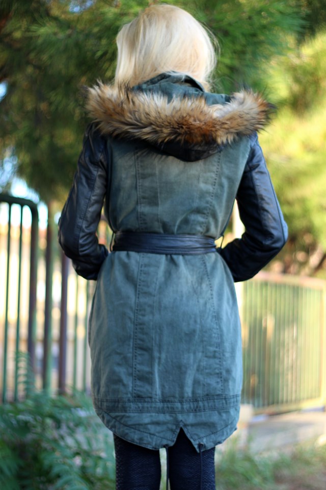 Proud Parka Mantel Chao oliv mit schwarzen Ärmeln mit Kaputze ,